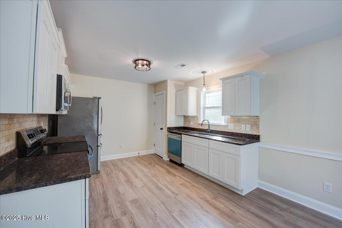 230 Station House Road New Bern, NC 28562 - Photo 7 of 37 Open Kitchen