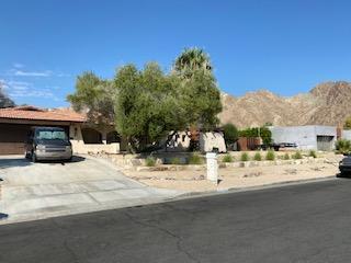 a view of backyard of the house