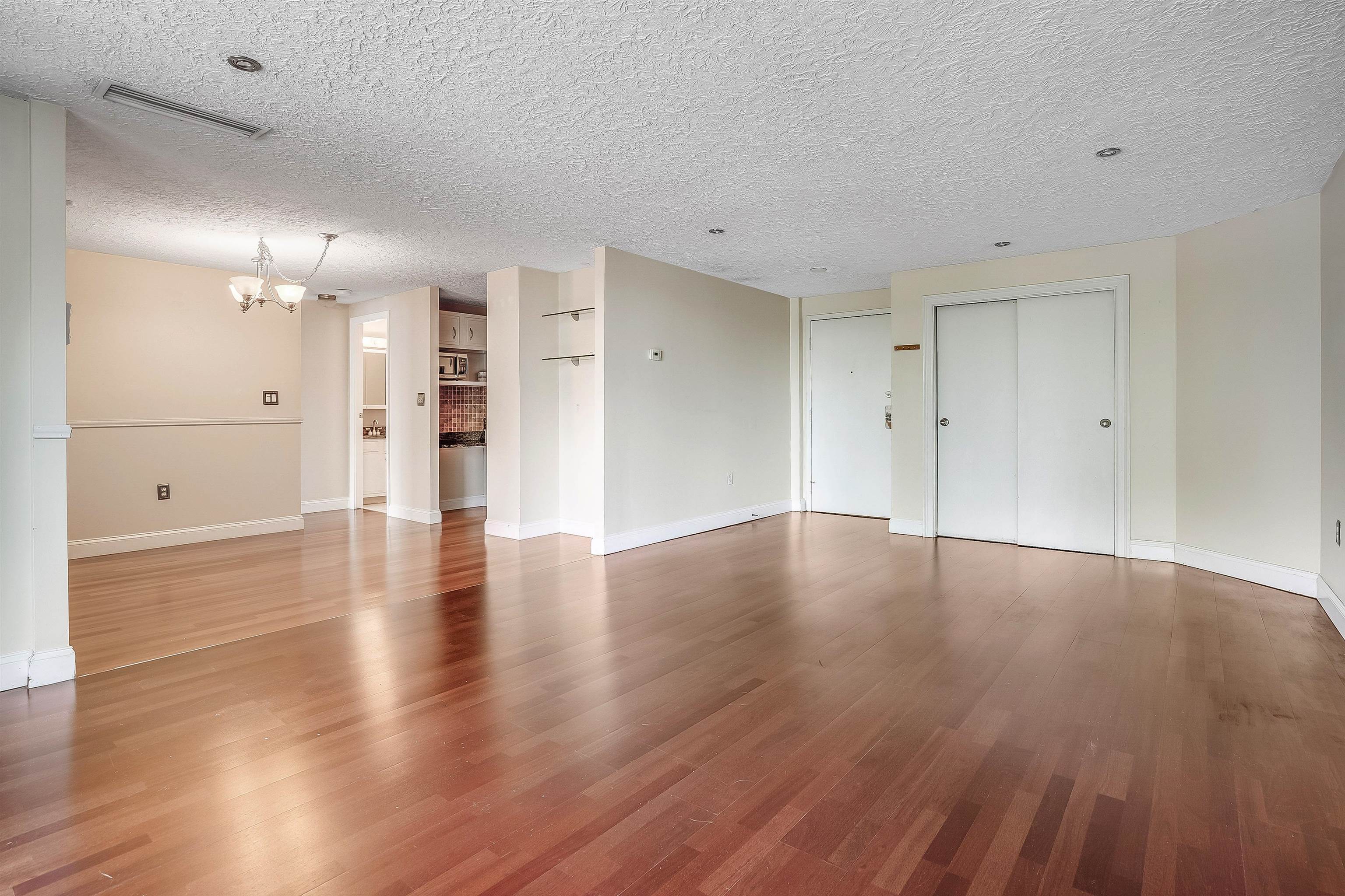 55 River Road, Unit 3E Manchester, NH 03104 - Photo 6 of 37