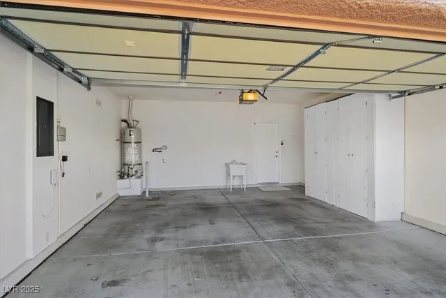 $2,100 | 1660 Rockcrest Hills Avenue, Henderson, NV 89052