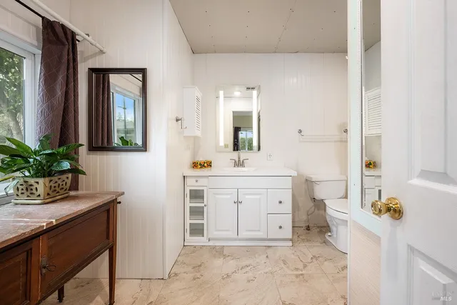 a room that has a bench in it