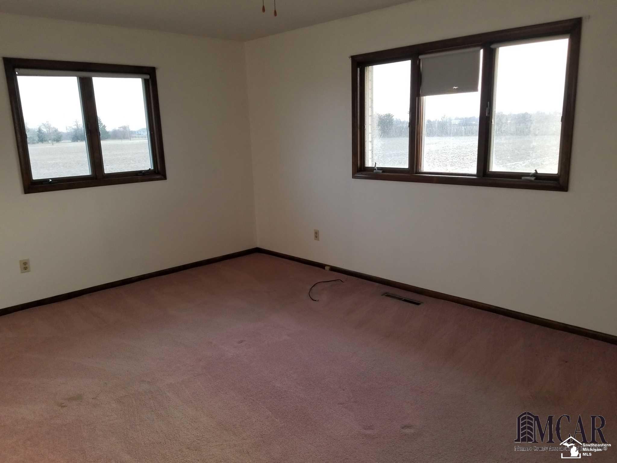 13442 Exeter Road Carleton, MI 48117 - Photo 9 of 12 21433873-8.JPG