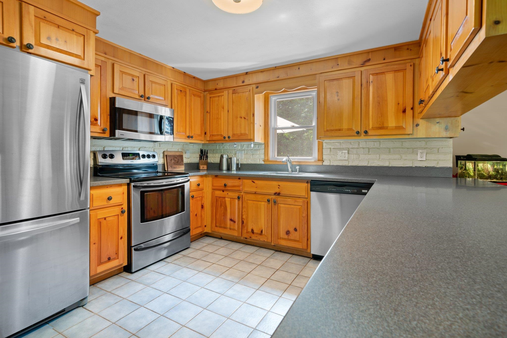 6 Powder House Road Sandown, NH 03873 - Photo 5 of 40