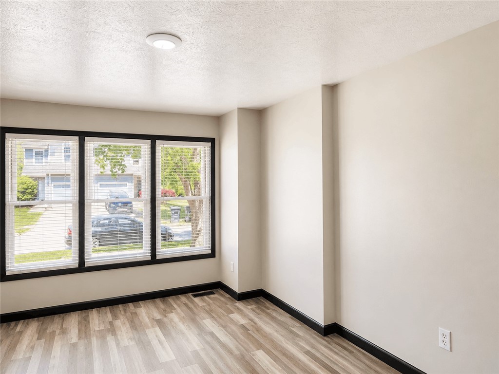 35 Weld Street, Unit A Rochester, NY 14605 - Photo 2 of 13