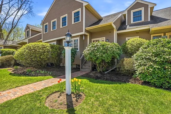 $569,900 | 15 Doyle Lane, Unit 15, Hopkinton, MA 01748