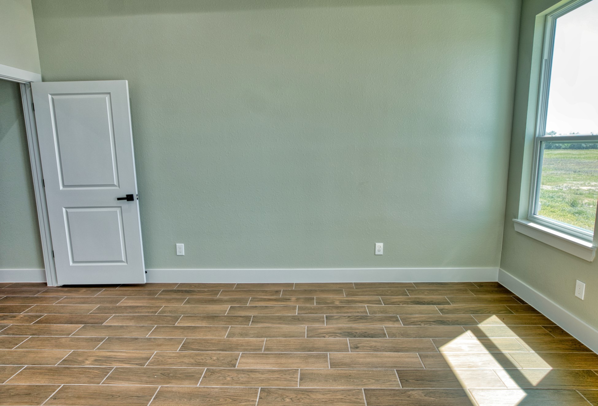 925 Buffalo Trail Angleton, TX 77515 - Photo 26 of 45 a view of room with window