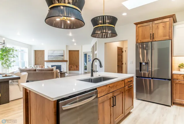 $879,900 | 662 Rania Way West, West Fargo, ND 58078