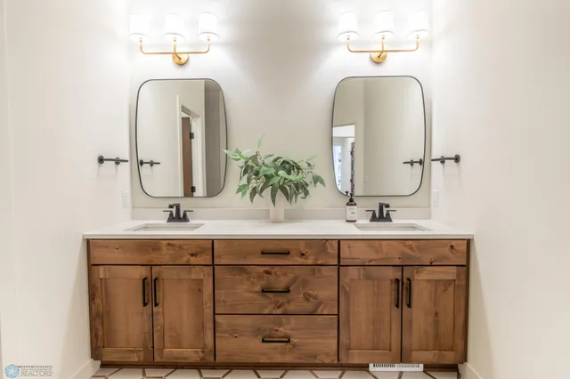 $879,900 | 662 Rania Way West, West Fargo, ND 58078