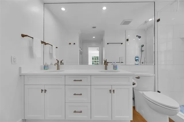 $575,000 | 6299 Bay Club Drive, Unit 4, Fort Lauderdale, FL 33308