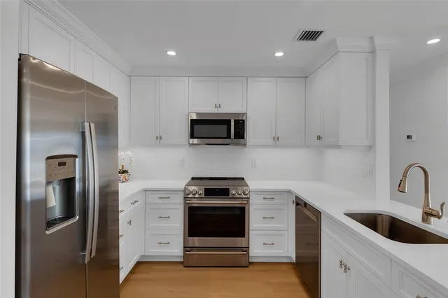 $575,000 | 6299 Bay Club Drive, Unit 4, Fort Lauderdale, FL 33308