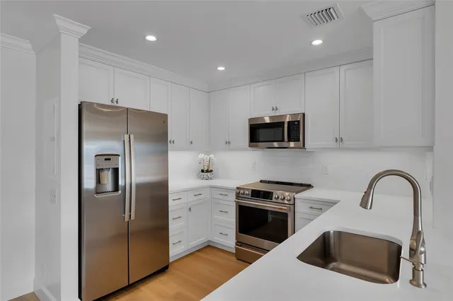 $575,000 | 6299 Bay Club Drive, Unit 4, Fort Lauderdale, FL 33308