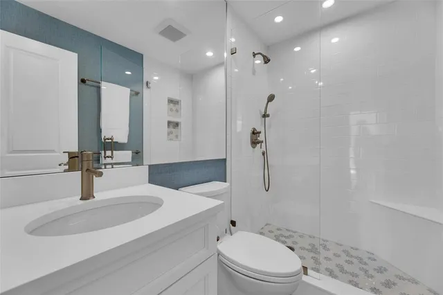 $575,000 | 6299 Bay Club Drive, Unit 4, Fort Lauderdale, FL 33308