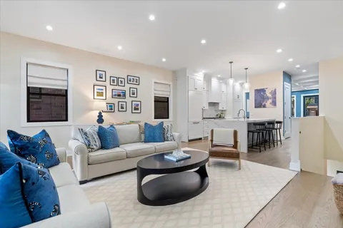 $1,350,000 | 2625 North Wilton Avenue, Unit 1, Chicago, IL 60614