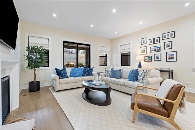 $1,350,000 | 2625 North Wilton Avenue, Unit 1, Chicago, IL 60614