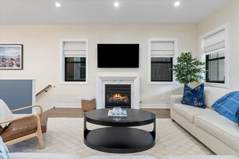 $1,350,000 | 2625 North Wilton Avenue, Unit 1, Chicago, IL 60614