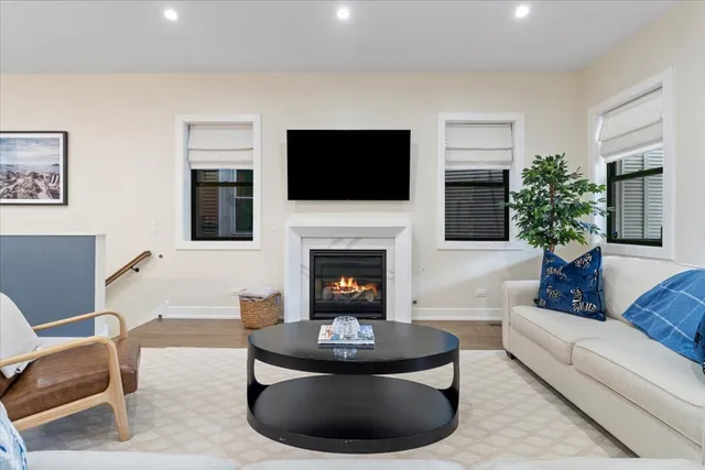 $1,350,000 | 2625 North Wilton Avenue, Unit 1, Chicago, IL 60614