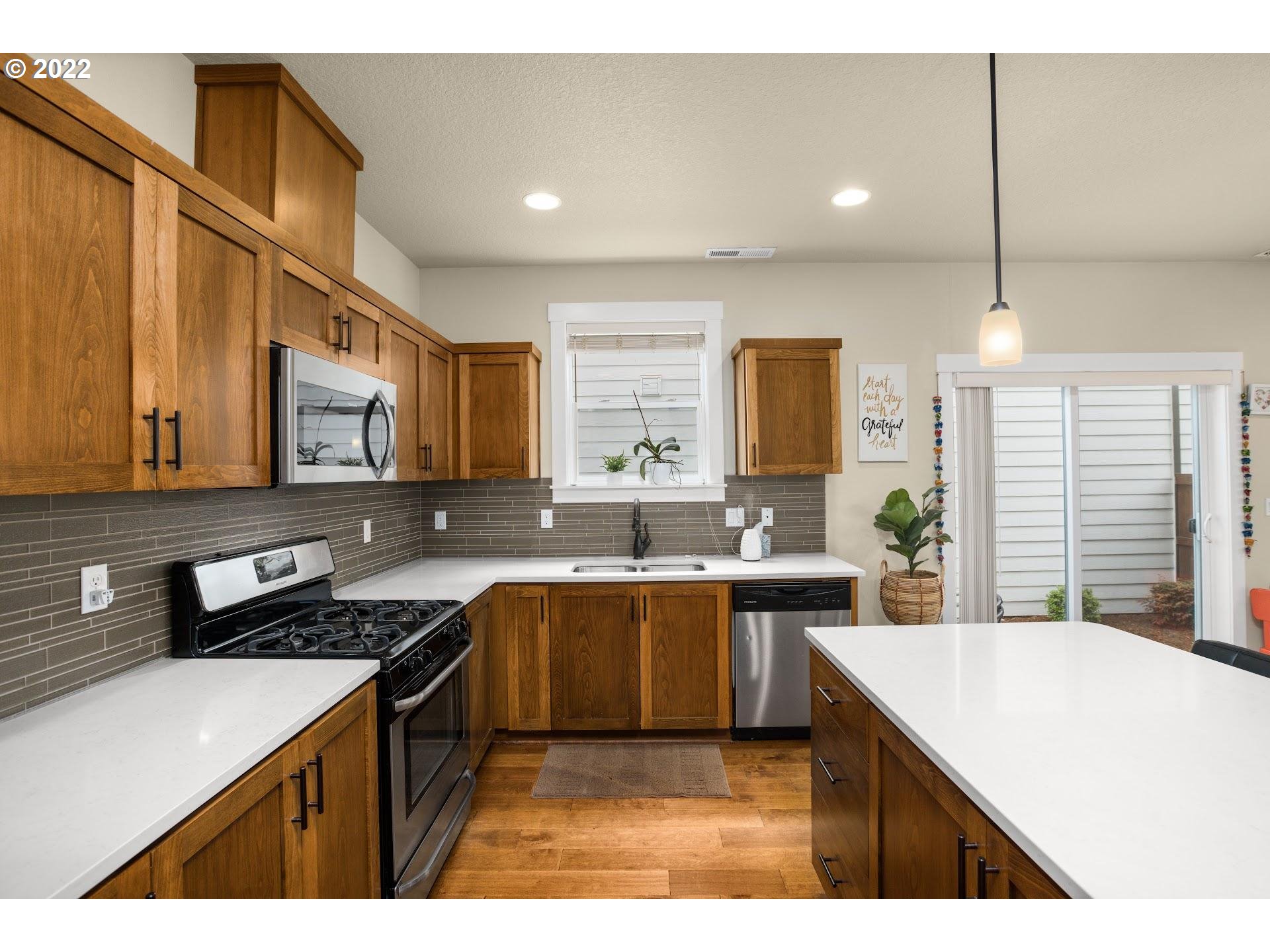 374 Southwest 202nd Terrace Beaverton, OR 97006 - Photo 10 of 28 a kitchen with lots of counter top space