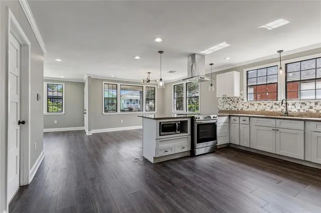 $2,400 | 1828 Alvar Street, New Orleans, LA 70117