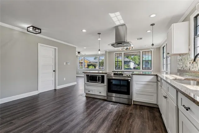 $2,400 | 1828 Alvar Street, New Orleans, LA 70117