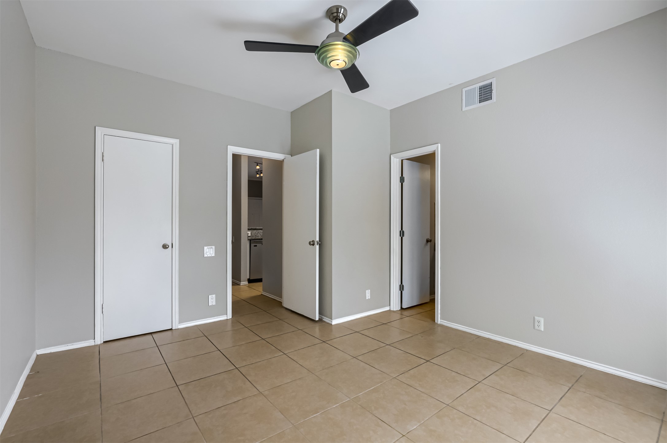 802 South 1st Street, Unit 206 Austin, TX 78704 - Photo 10 of 18 a view of an entryway with front door