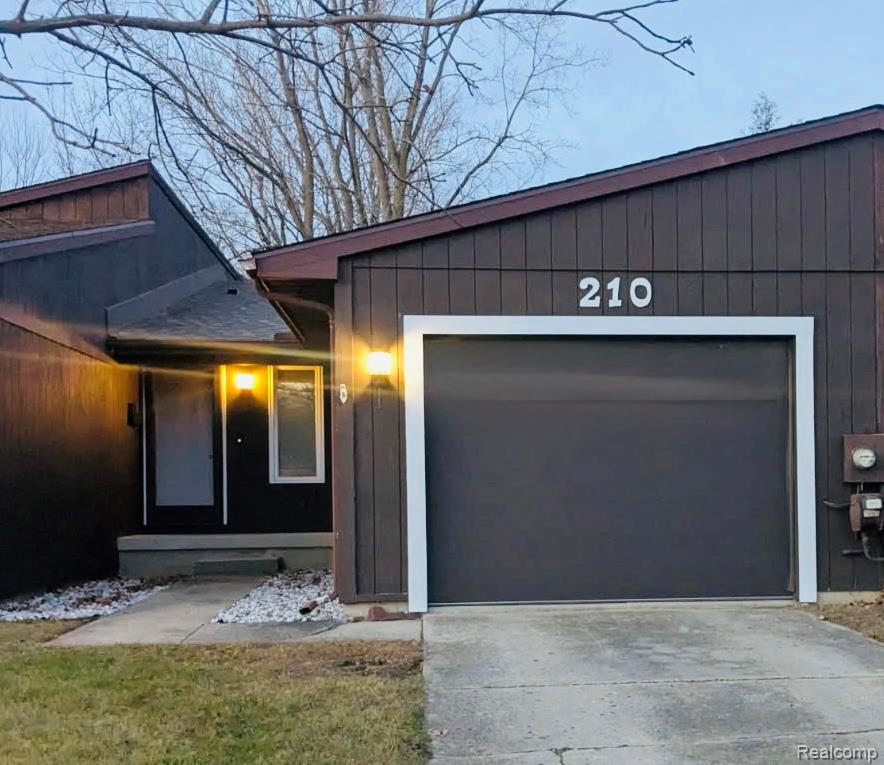 210 Mary Street Flushing, MI 48433 - Photo 1 of 22