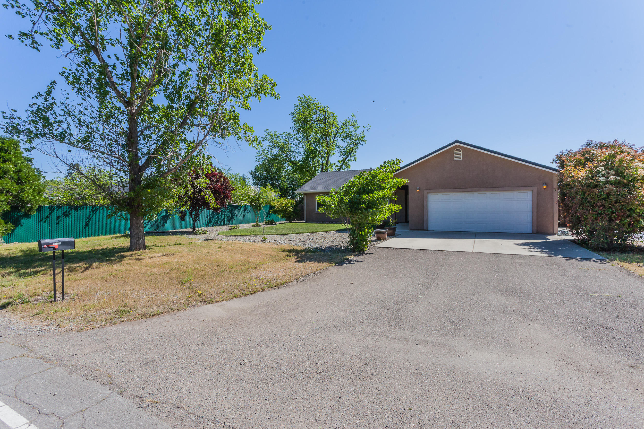 4925 Cedars Road Redding, CA 96001 - Photo 1 of 22 2-Car garage