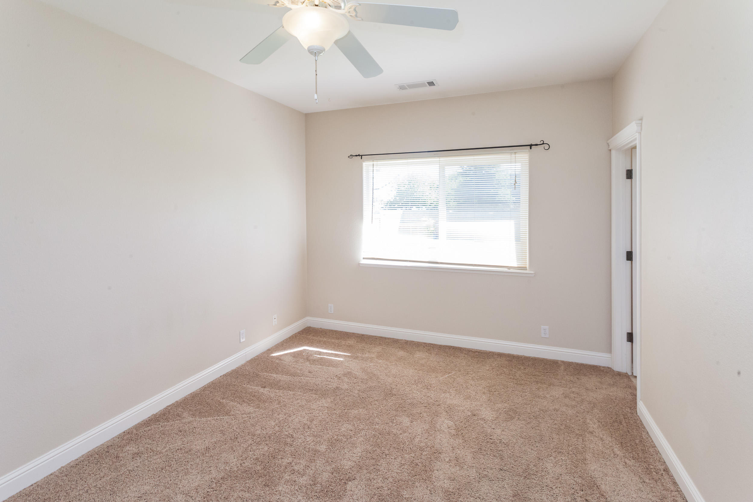4925 Cedars Road Redding, CA 96001 - Photo 12 of 22 Master Bedroom