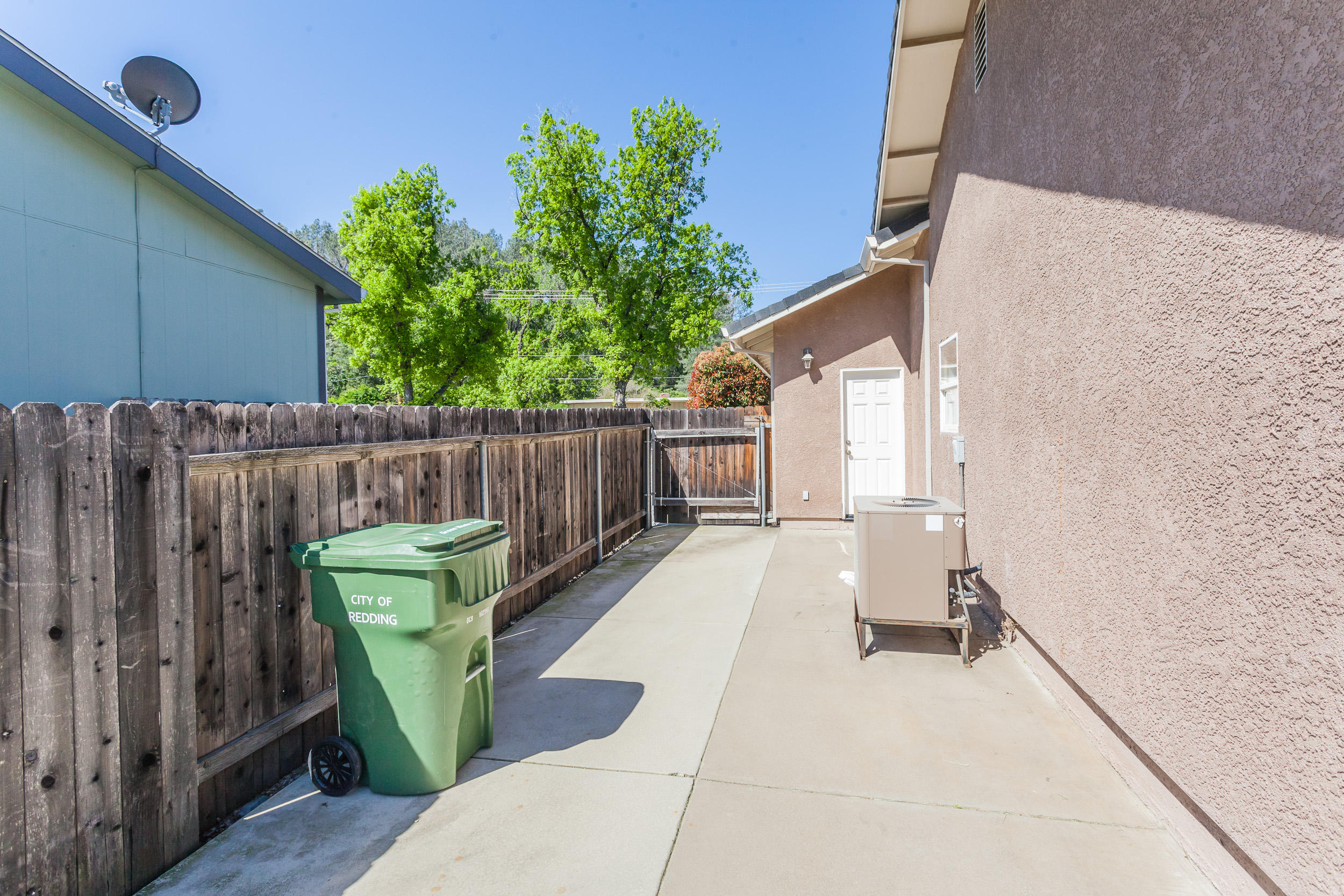 4925 Cedars Road Redding, CA 96001 - Photo 14 of 22 Side Yard