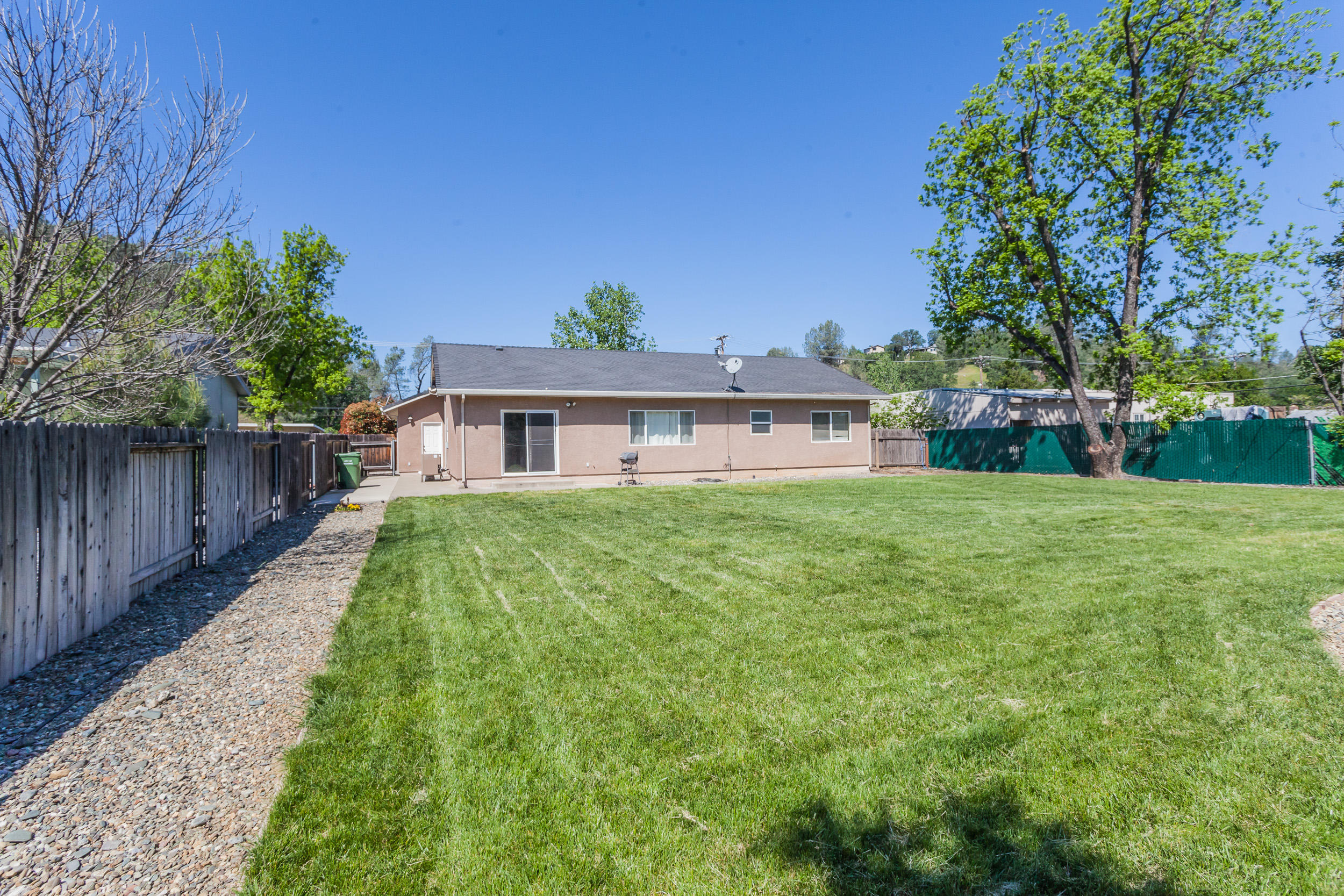 4925 Cedars Road Redding, CA 96001 - Photo 15 of 22 Backyard