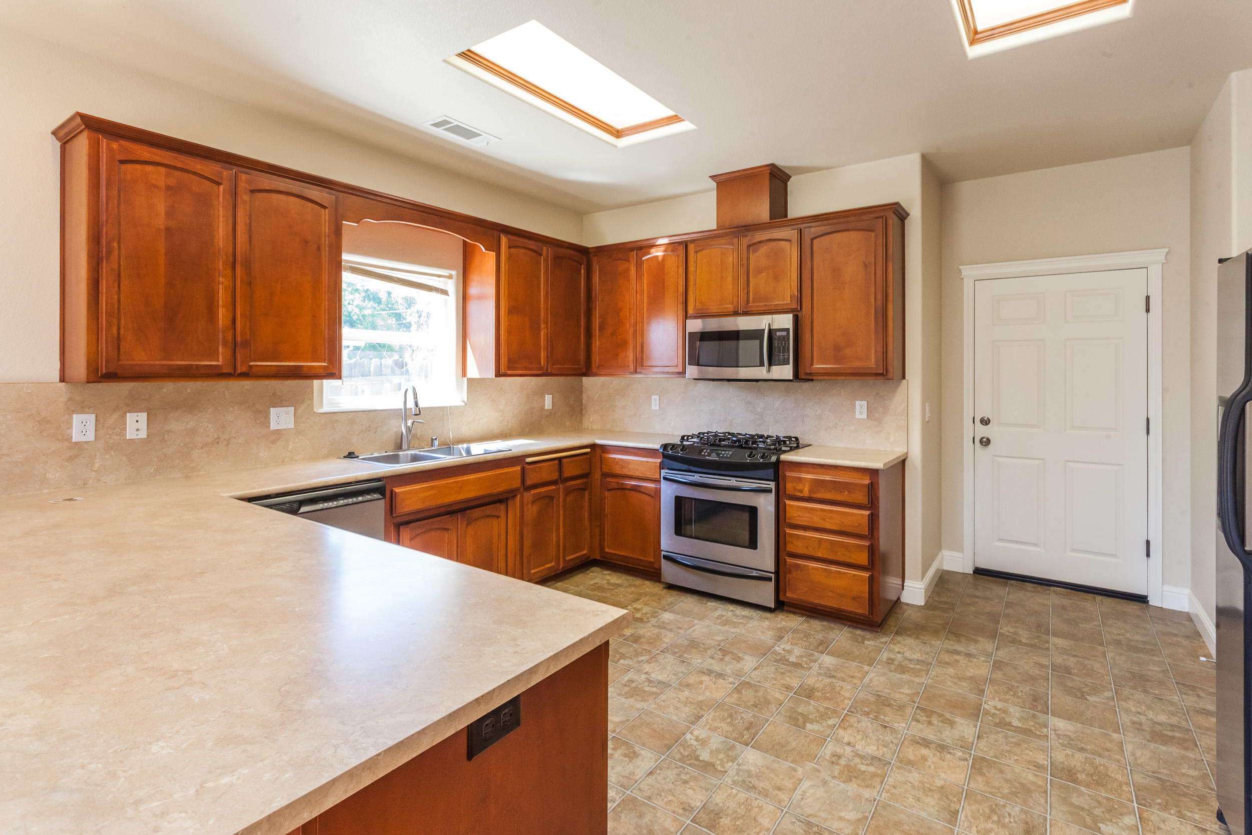 4925 Cedars Road Redding, CA 96001 - Photo 6 of 22 Kitchen