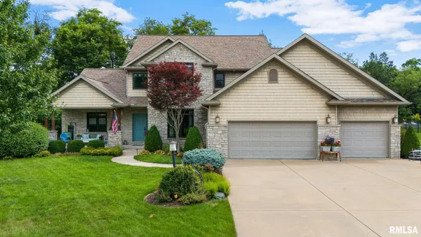 $684,900 | 124 Cherokee Drive, Groveland, IL 61535