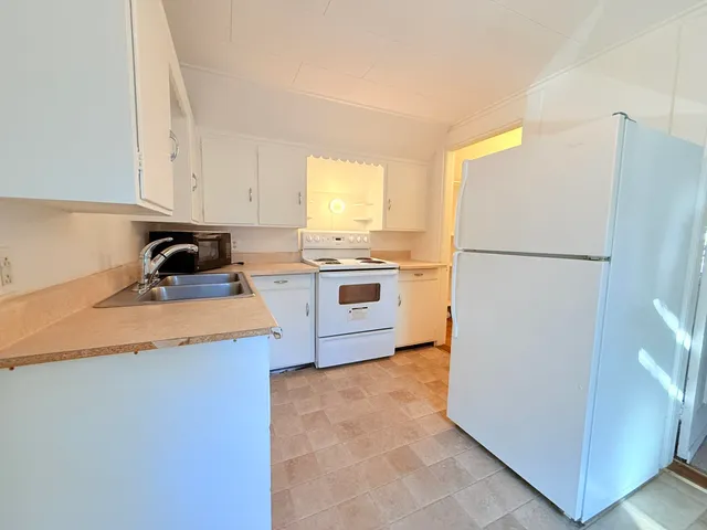 $1,550 | 10 Spruce Avenue, Unit 2, Claremont, NH 03743