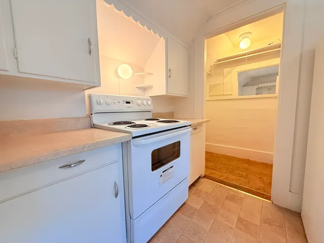 $1,550 | 10 Spruce Avenue, Unit 2, Claremont, NH 03743