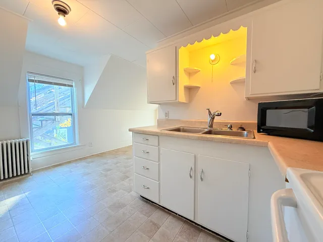 $1,550 | 10 Spruce Avenue, Unit 2, Claremont, NH 03743