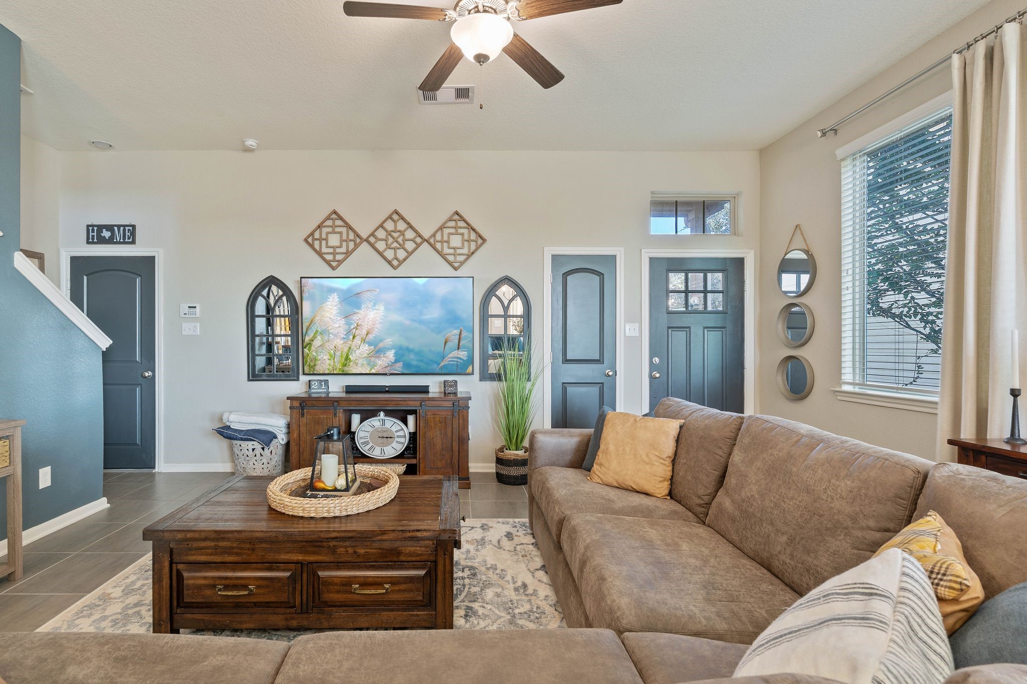 227 Biltmore Loop Montgomery, TX 77316 - Photo 5 of 33 a living room with furniture and a table