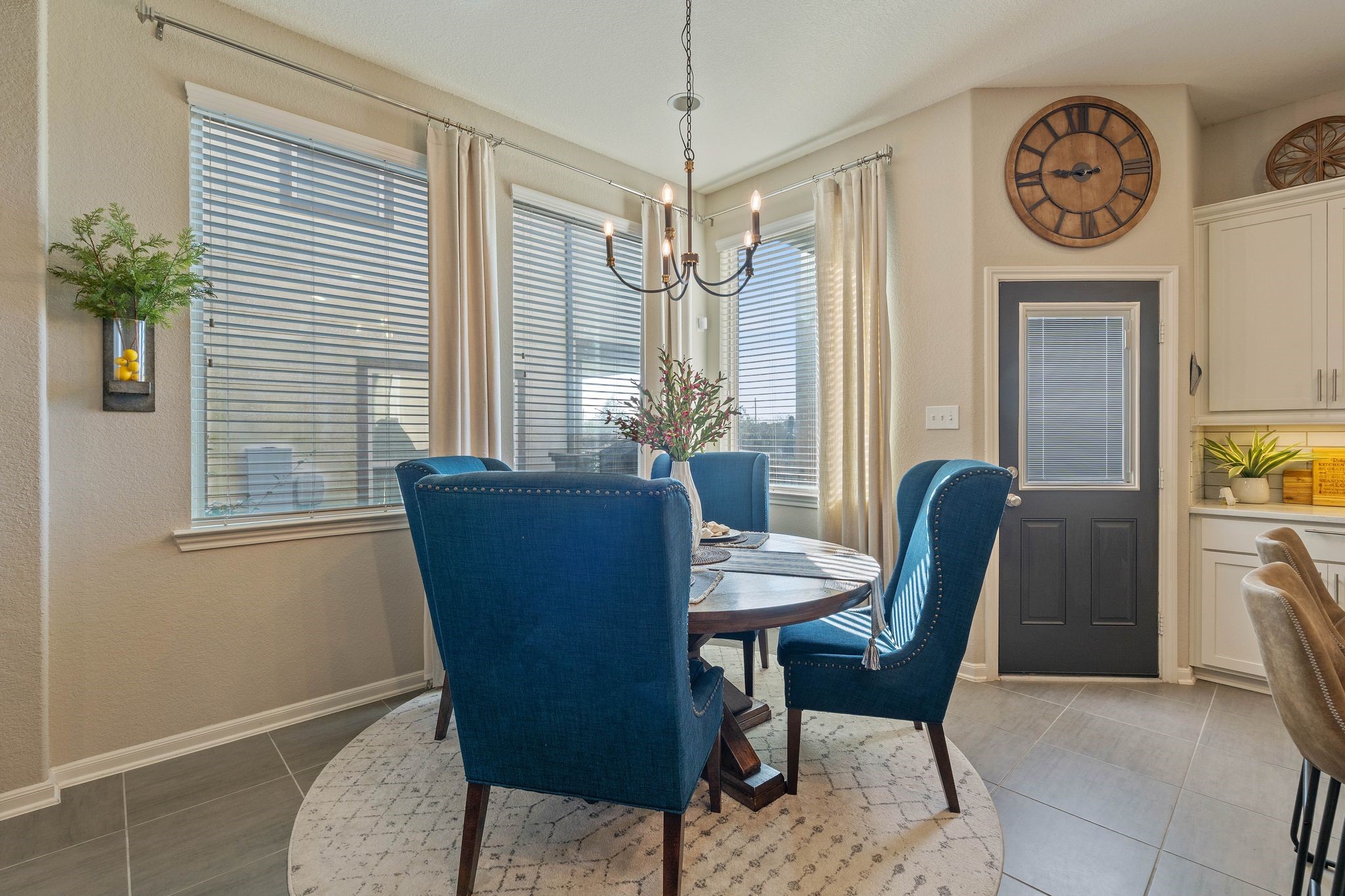 227 Biltmore Loop Montgomery, TX 77316 - Photo 8 of 25 a dining room with furniture and window
