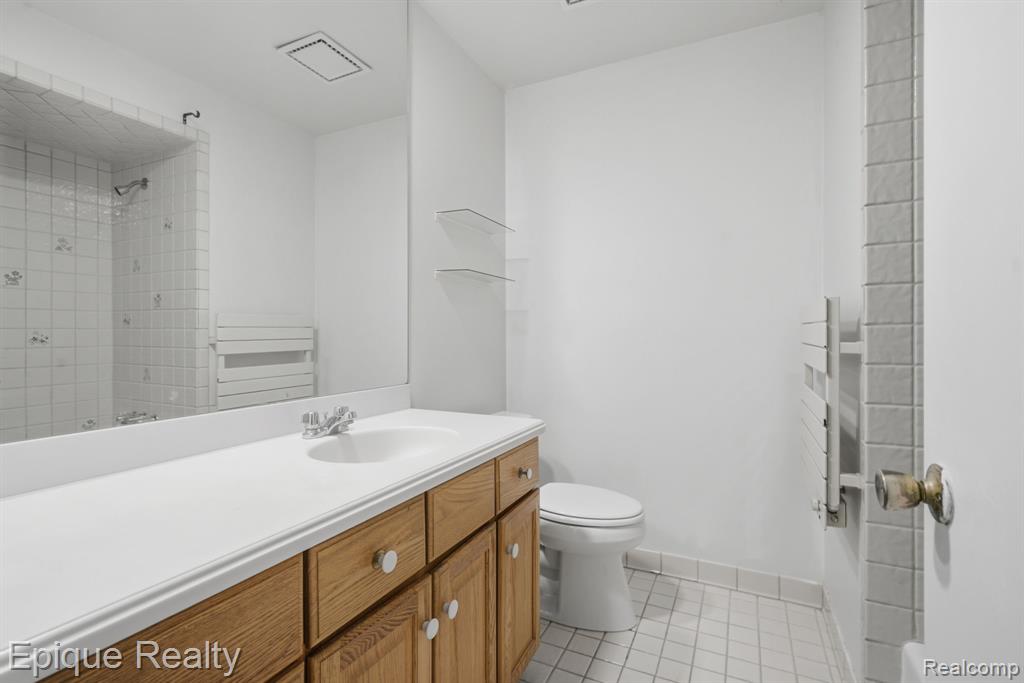 3895 Old Creek Road Troy, MI 48084 - Photo 18 of 23