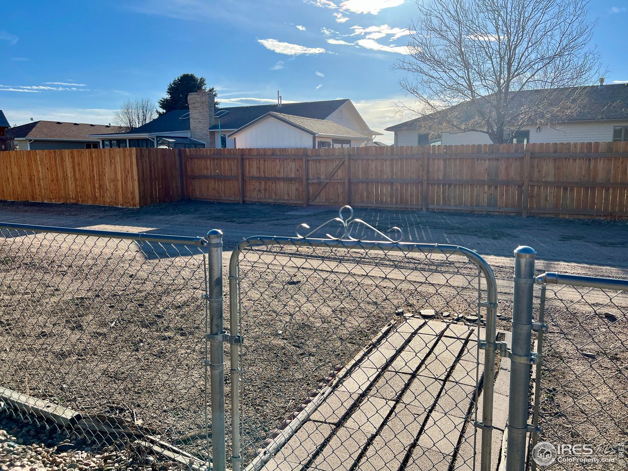 1630 Robin Road Sterling, CO 80751 - Photo 32 of 37 Alley view