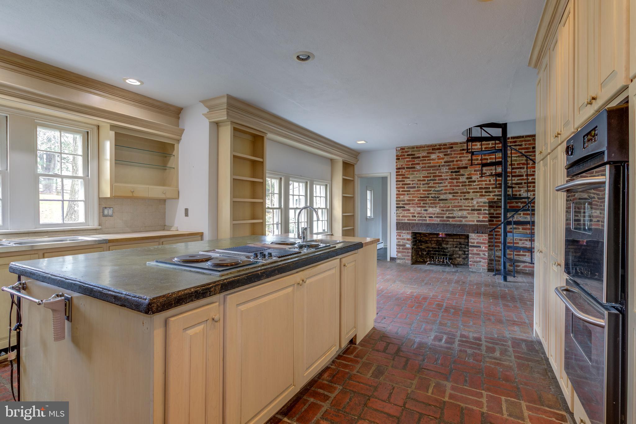 887 Benge Road Hockessin, DE 19707 - Photo 15 of 69 Kitchen & seating area with fireplace