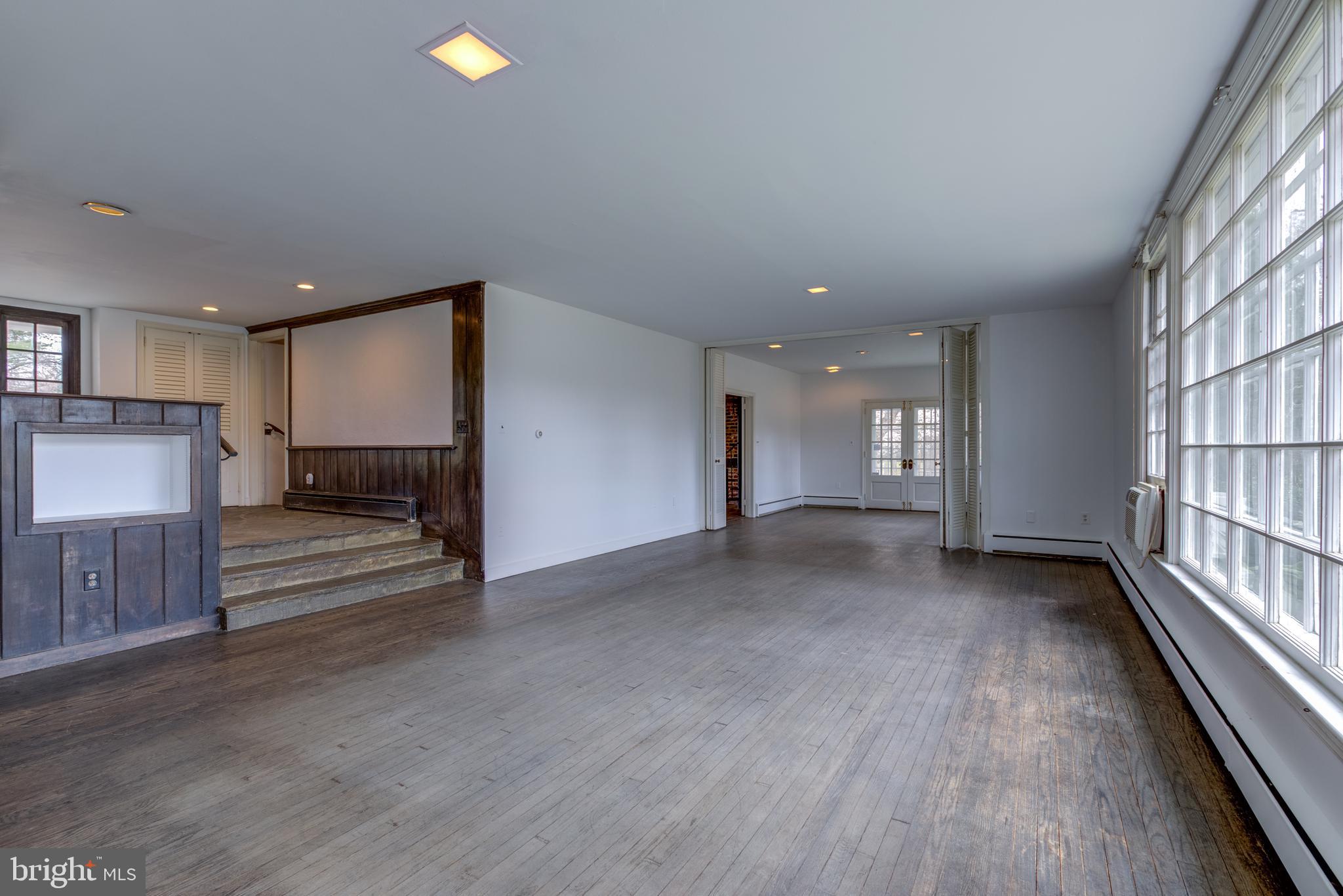 887 Benge Road Hockessin, DE 19707 - Photo 6 of 69 Step down front entry to Living Room