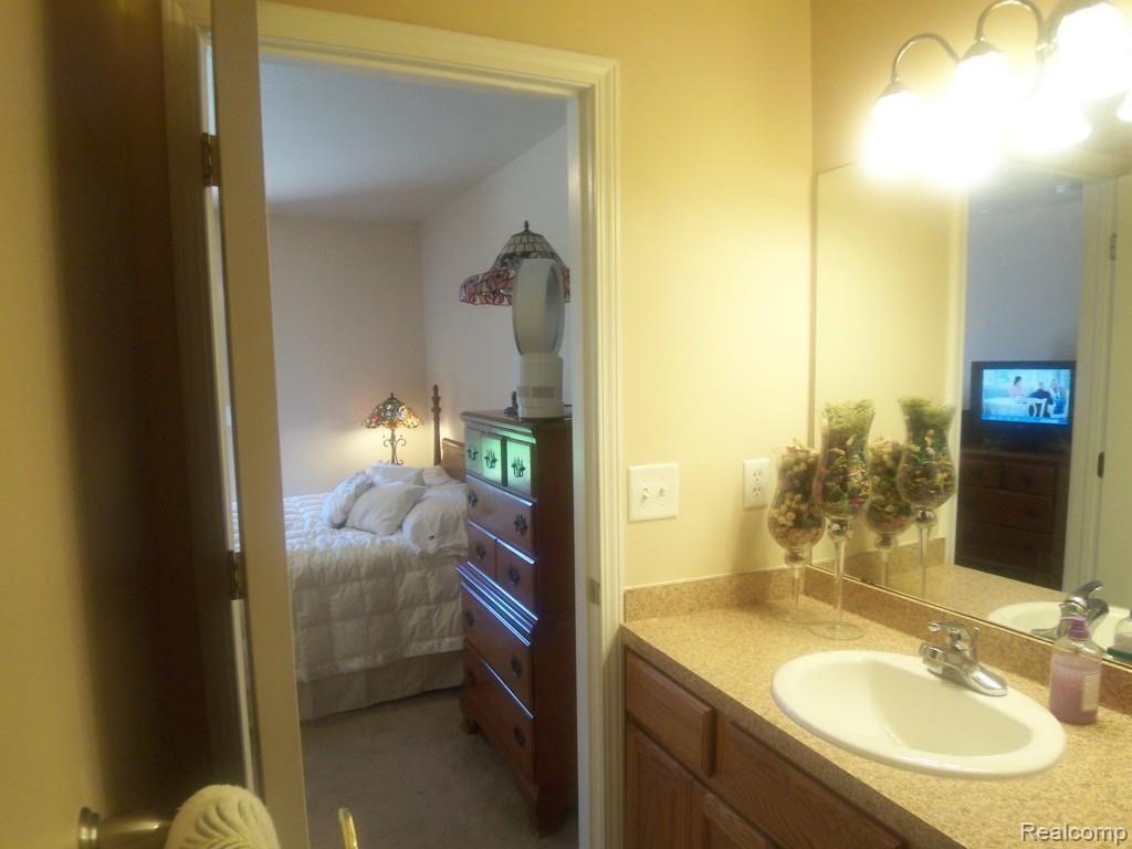 33500 Utica Road Fraser, MI 48026 - Photo 39 of 65 100_6583.jpg
