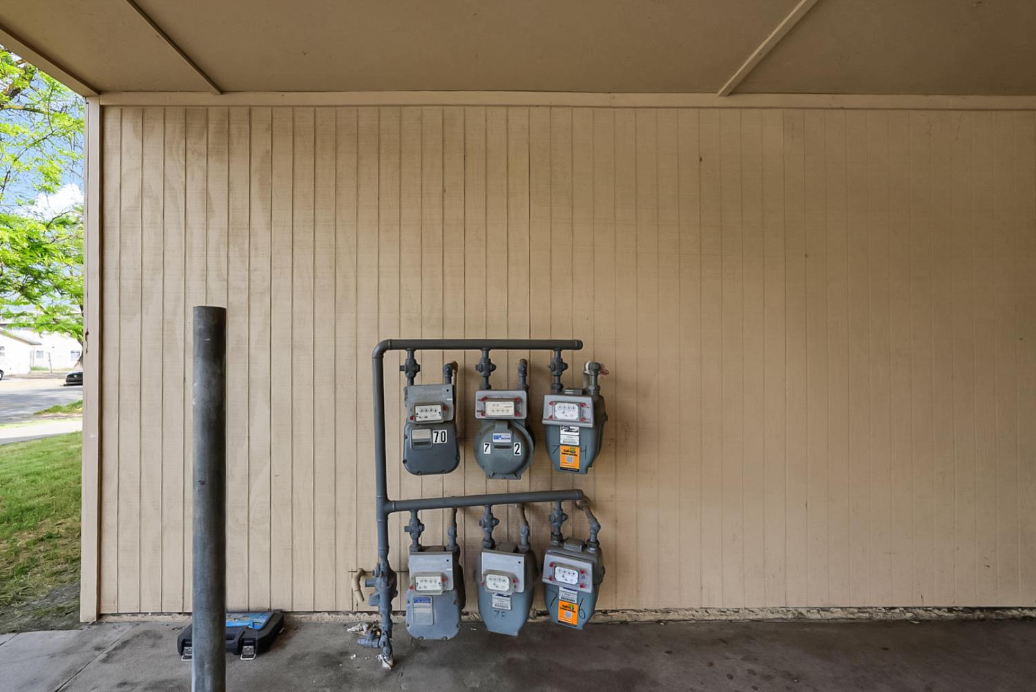 72 East 12th Street Merced, CA 95341 - Photo 4 of 13 a view of a hallway with front door