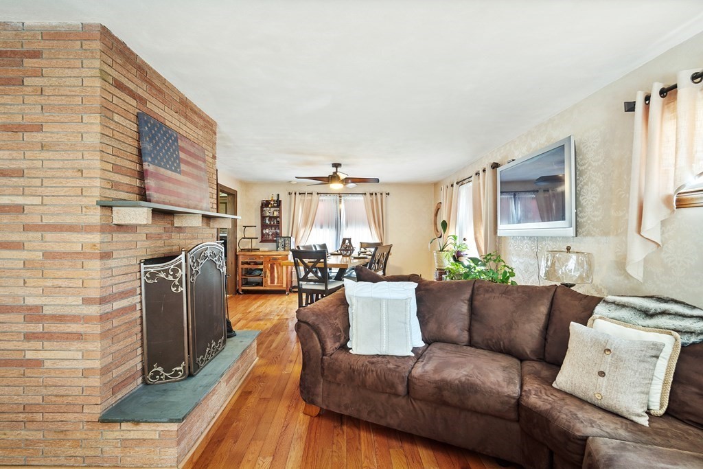 49 Ionia Street Springfield, MA 01109 - Photo 8 of 31 Gallery Image 8