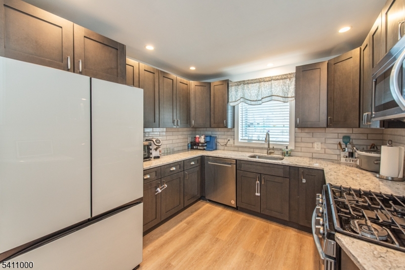 121 Harrison Road Parsippany, NJ 07054 - Photo 5 of 16