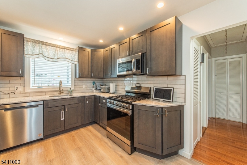 121 Harrison Road Parsippany, NJ 07054 - Photo 6 of 16