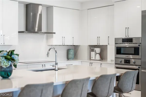 $3,100,000 | 1115 Central Avenue, Unit 557, Naples, FL 34102