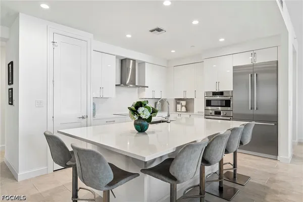 $3,100,000 | 1115 Central Avenue, Unit 557, Naples, FL 34102