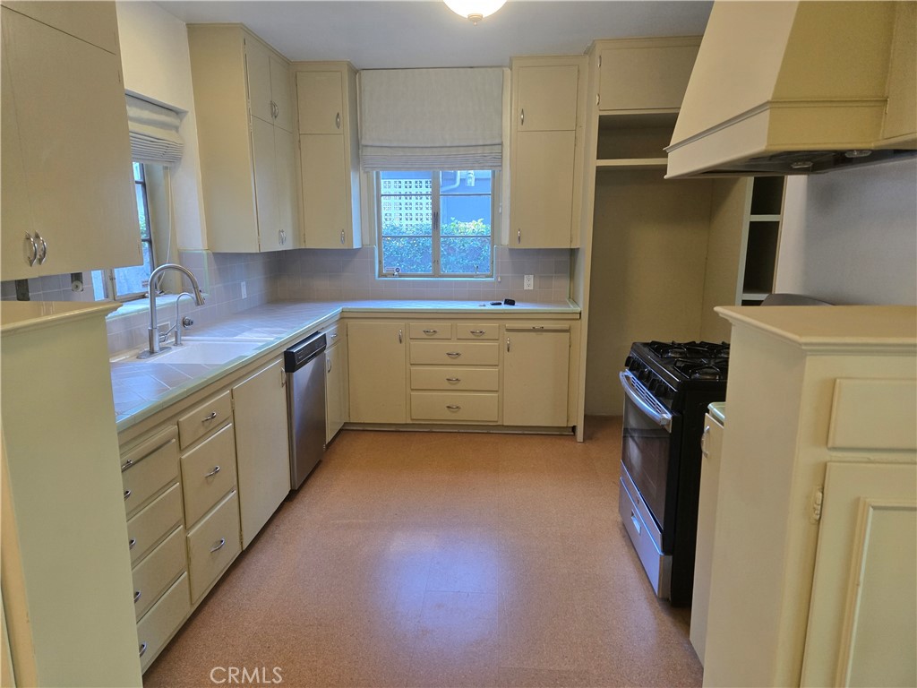 1868 St Albans Road San Marino, CA 91108 - Photo 4 of 15 a kitchen with a sink stove and refrigerator