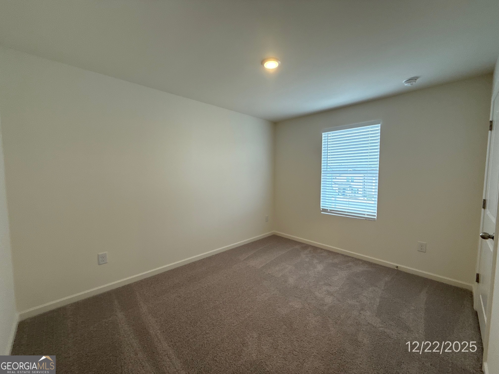 489 Grand Magnolia Street Jackson, GA 30233 - Photo 17 of 19 an empty room with a window