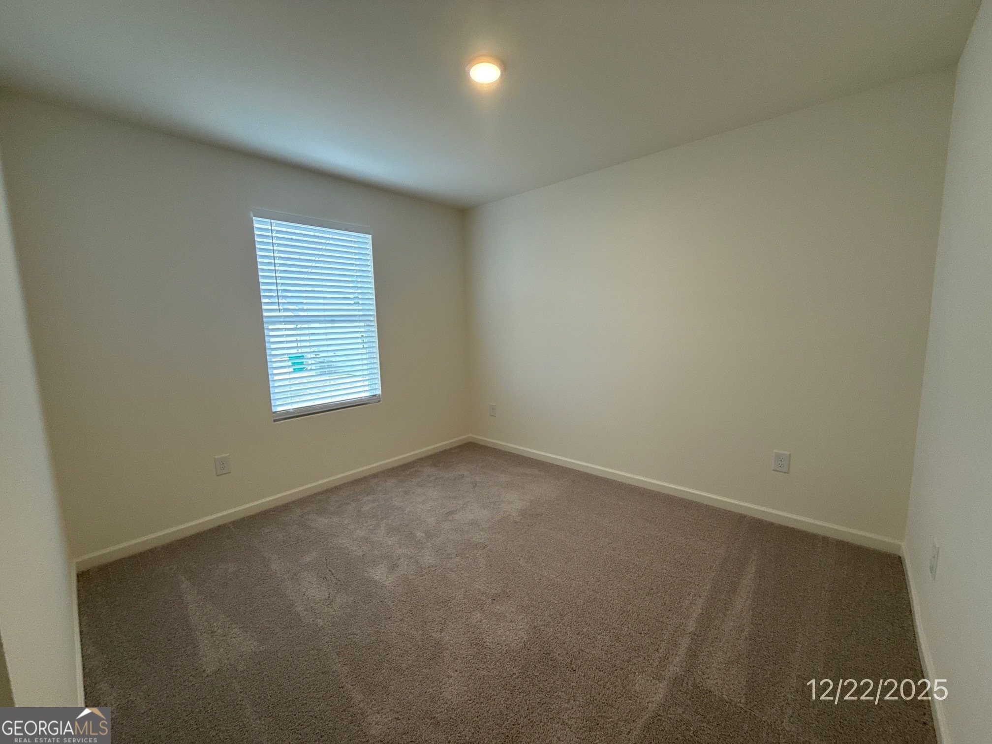 489 Grand Magnolia Street Jackson, GA 30233 - Photo 8 of 19 an empty room with a window